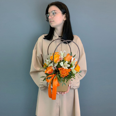 Сумочка с розовыми розами Кения и альстромерией N 66996-Р