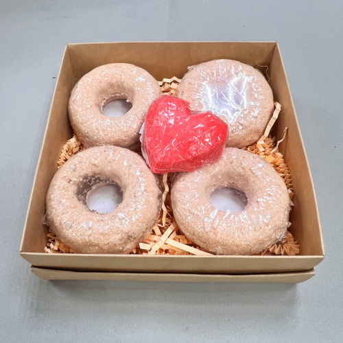 Подарочный набор "Приятные сладости" с пончиками-бомбочками для ванны и мылом ручной работы арт. 46443