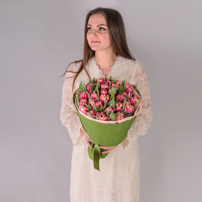 Букет из 25 пионовидных тюльпанов Колумбус с сухоцветами 59867