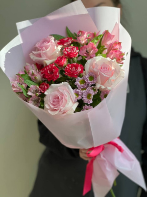 Букет "Барби" из кустовой и нежно-розовой Эквадорской розы 27790