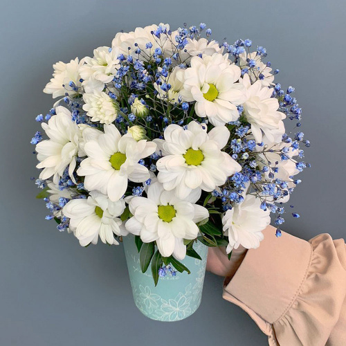 Стаканчик с хризантемой и голубой гипсофилой арт. 66995-Р