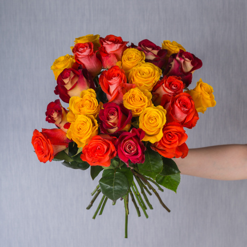 Букет из 25 эквадорских роз 40 см Оранжевый микс арт. 7310