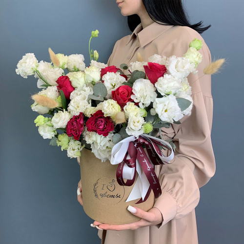 Коробка с розами и эустомой арт. 67000