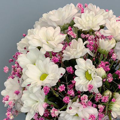 Стаканчик с хризантемой и розовой гипсофилой N 66995-Р