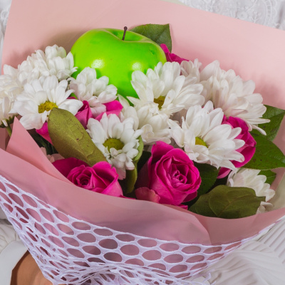 Букет "Клубника со сливками" из кустовой хризантемы и розы Кения N 7015